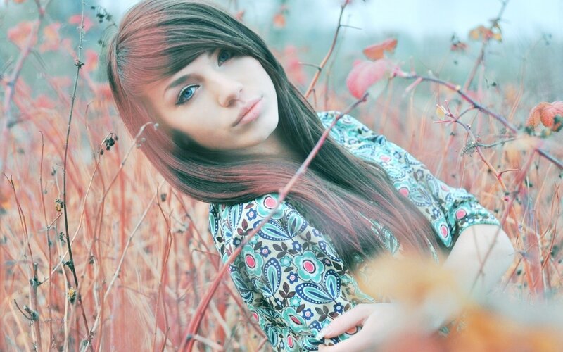 Woman in Autumn Field — Green