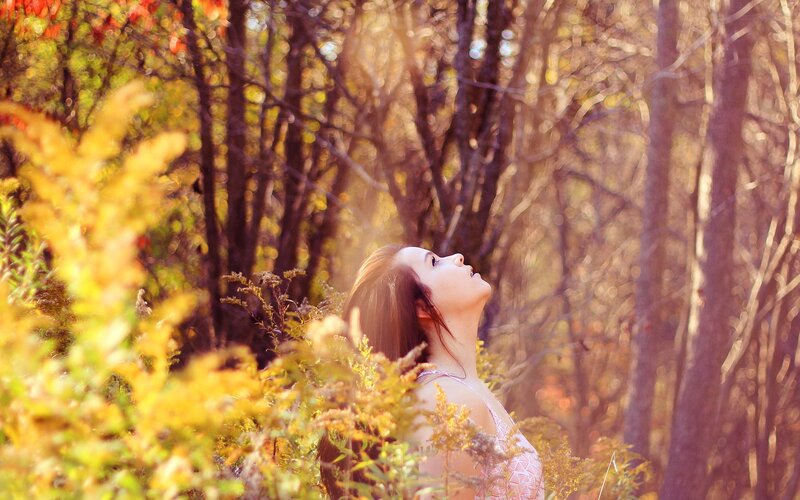 woman in autumn forest