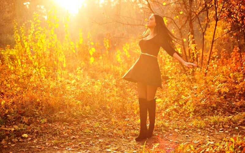 woman in autumn forest