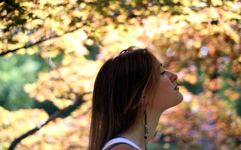woman in autumn park
