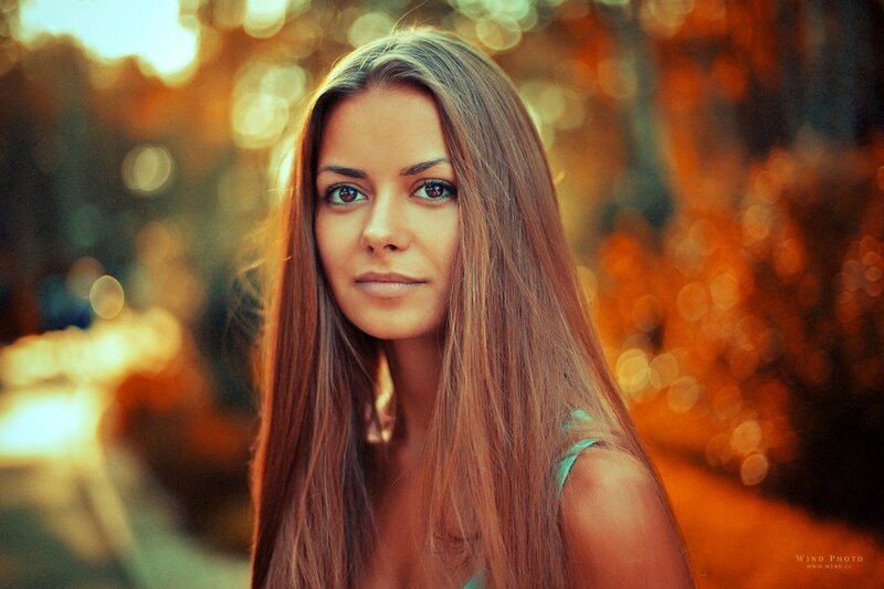 woman in autumn park
