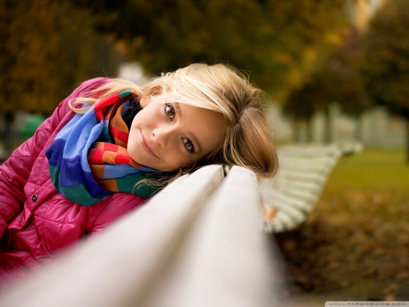 woman in autumn park