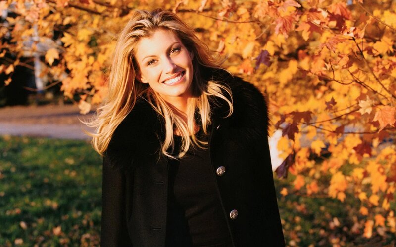 woman in autumn park