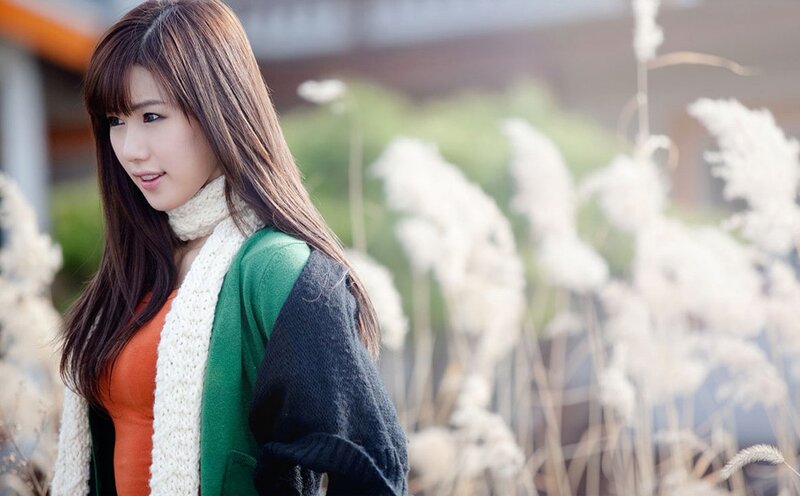 woman in autumn sweater