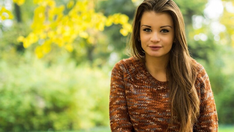woman in autumn sweater
