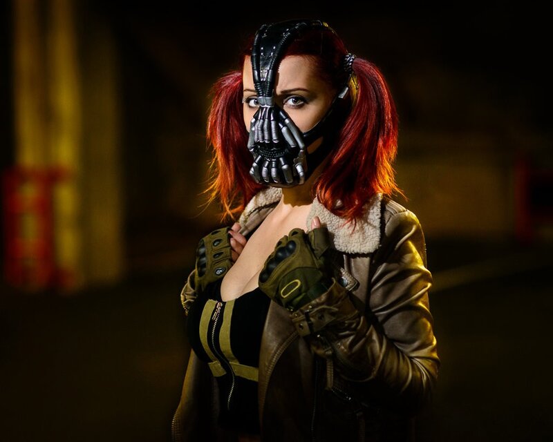 Woman in Bane mask cosplay