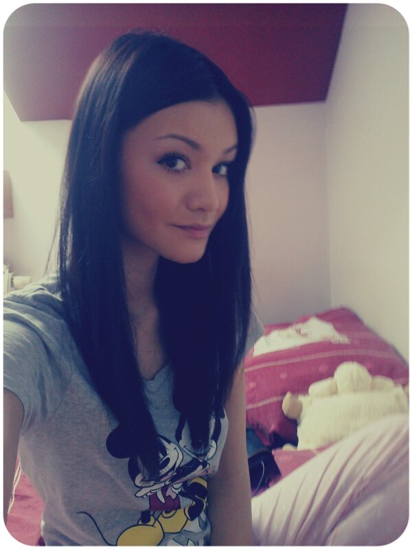 woman in bedroom selfie