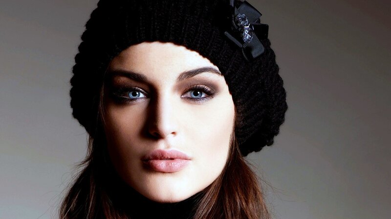 woman in black beanie