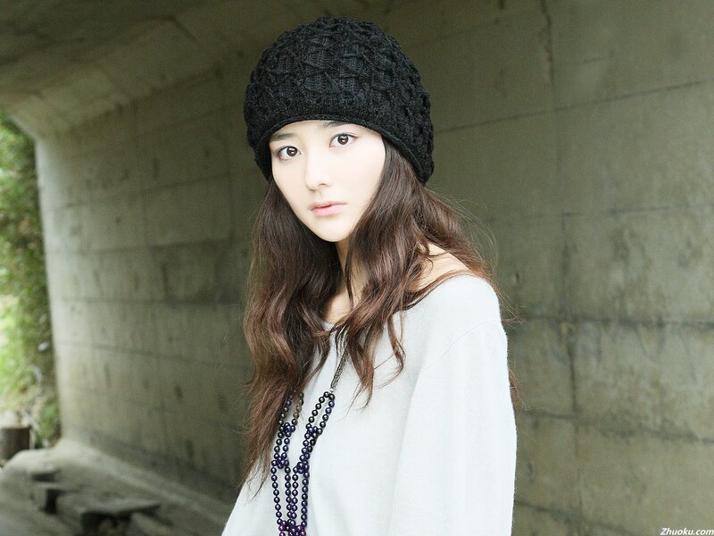 woman in black beanie