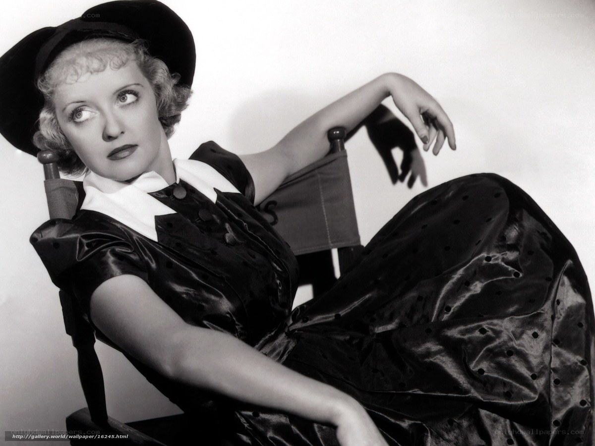 woman in black dress and hat