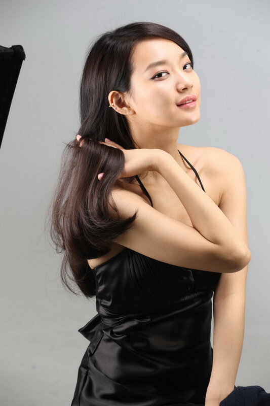 woman in black dress posing