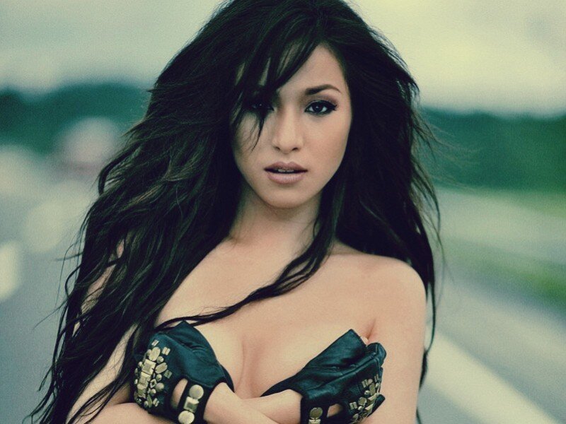 woman in black gloves