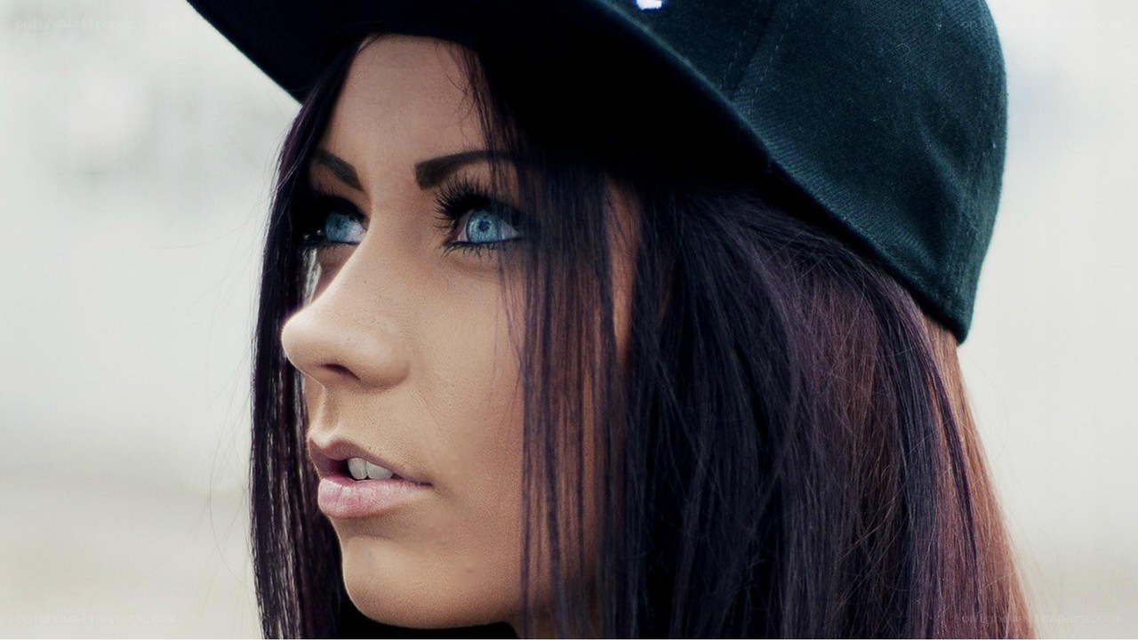 woman in black hat