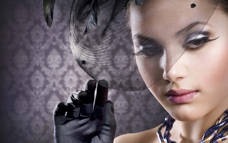 woman in black hat and gloves