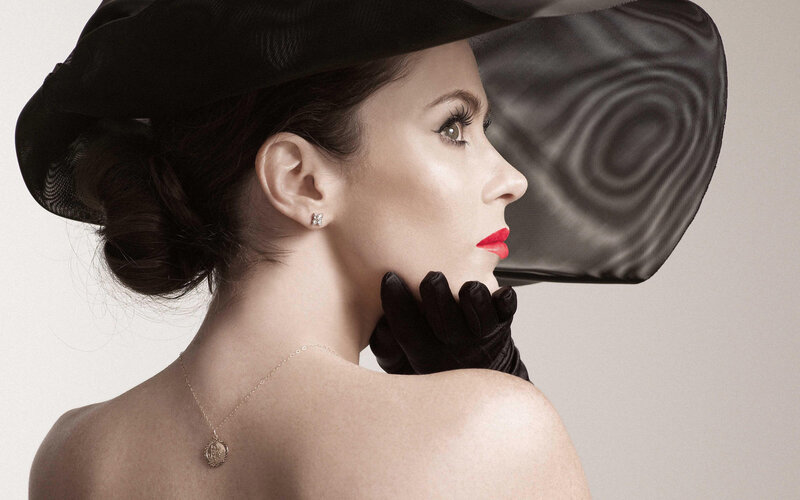 woman in black hat and gloves