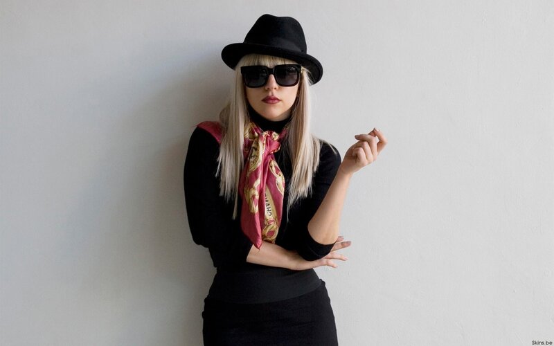 woman in black hat and scarf