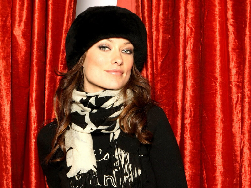 woman in black hat and scarf