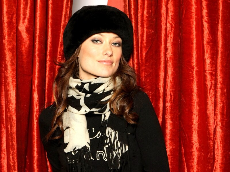 woman in black hat and scarf