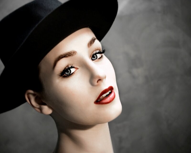 woman in black hat with red lips