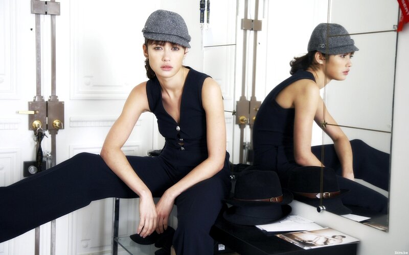 woman in black jumpsuit and hat