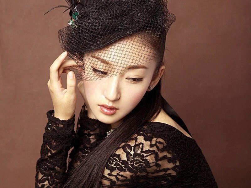 woman in black lace and hat