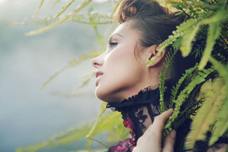 Woman in Black Lace — Green