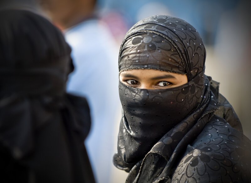 woman in black niqab