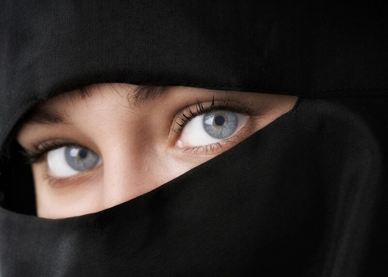 Woman in Black Niqab — Dramatic, Photograph