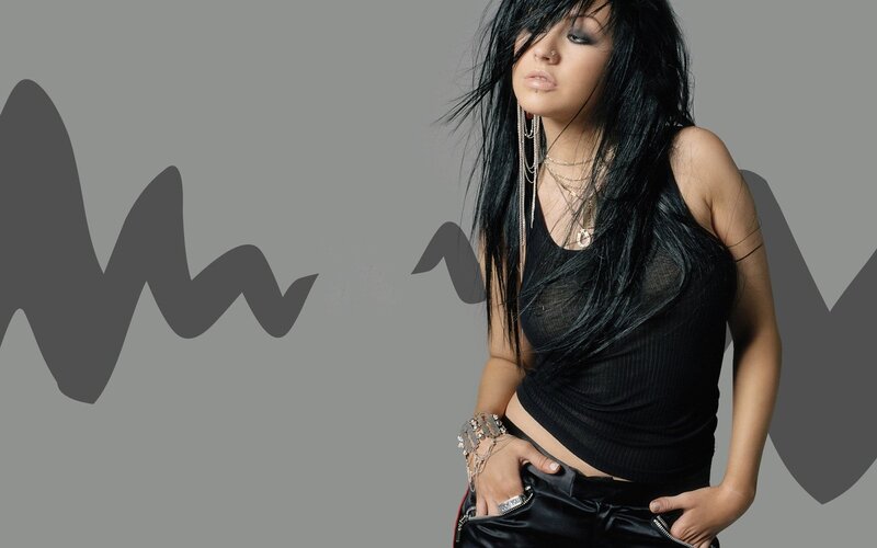 woman in black outfit