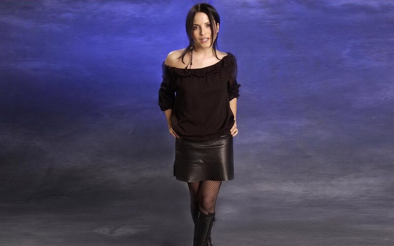 woman in black outfit