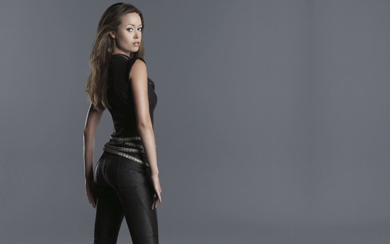 woman in black outfit