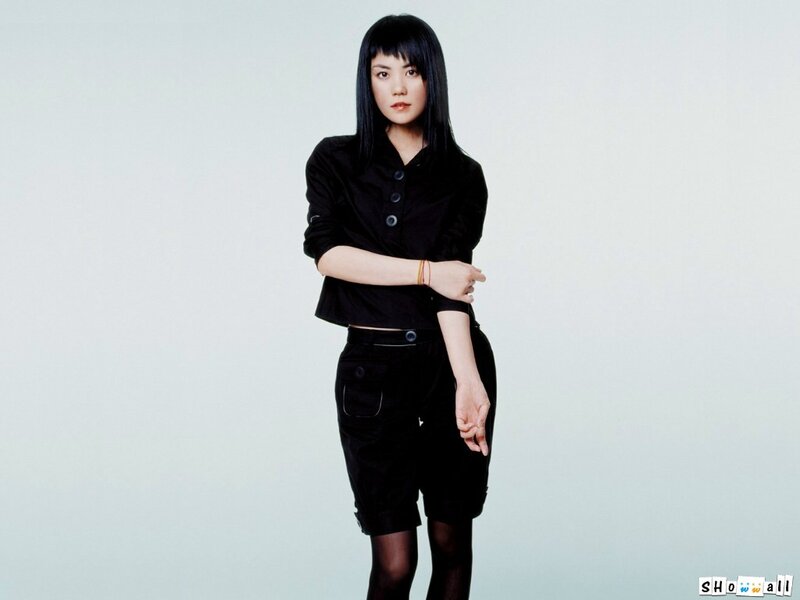 woman in black outfit