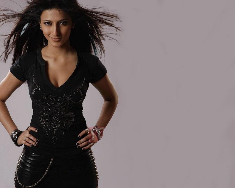 woman in black outfit posing