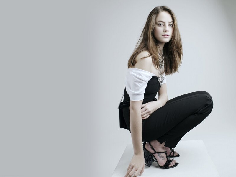 Woman in Black Pants — Neutral