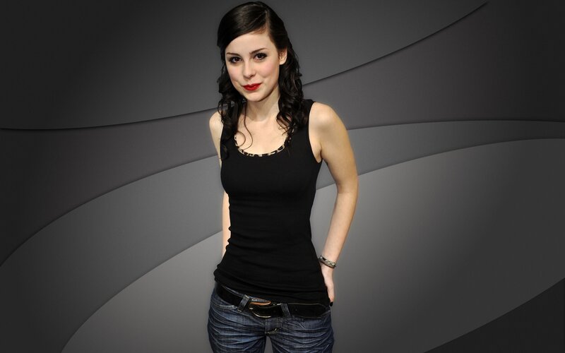 woman in black tank top
