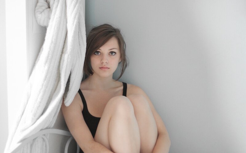 woman in black tank top