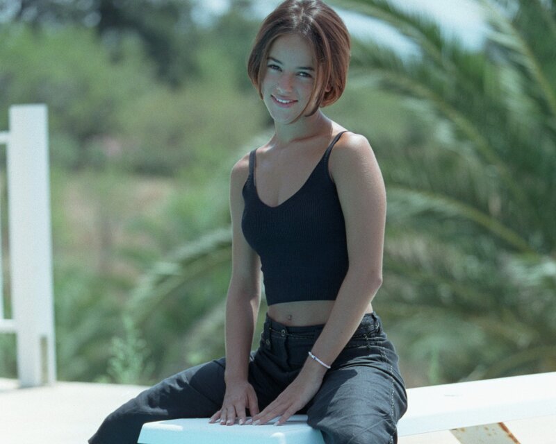 woman in black tank top