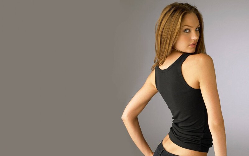woman in black tank top