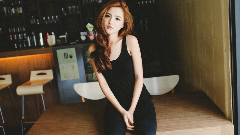 woman in black tank top