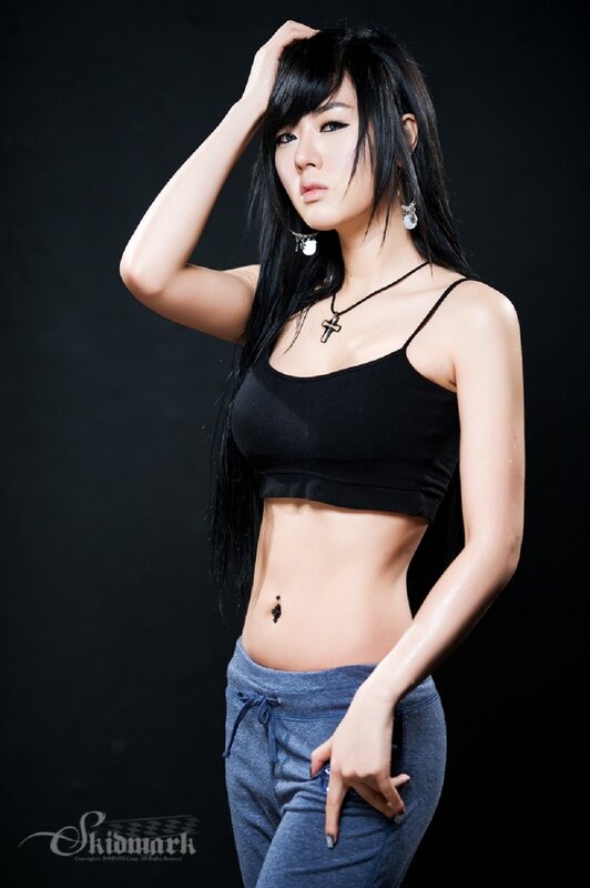woman in black top and sweatpants