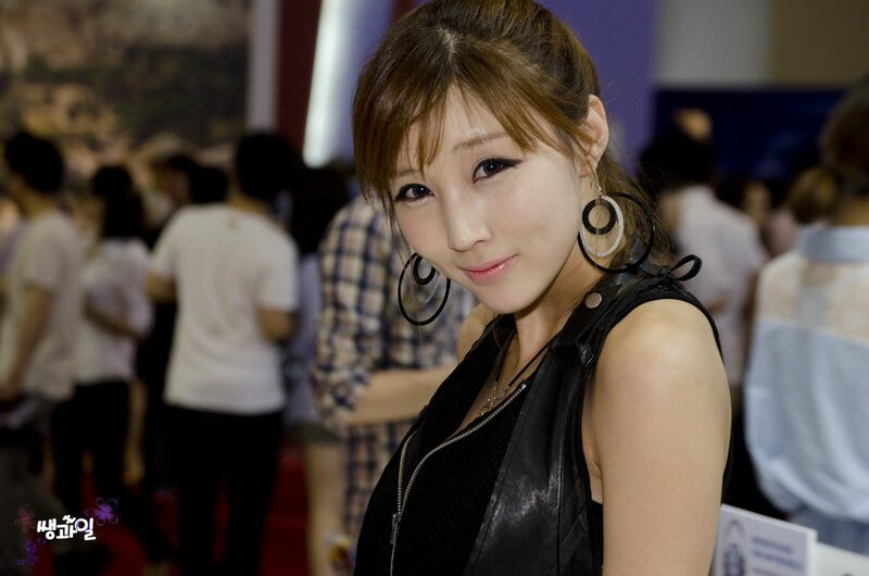 woman in black vest at event