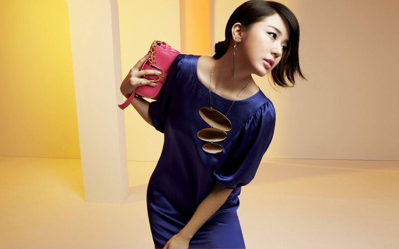 woman in blue dress with pink bag