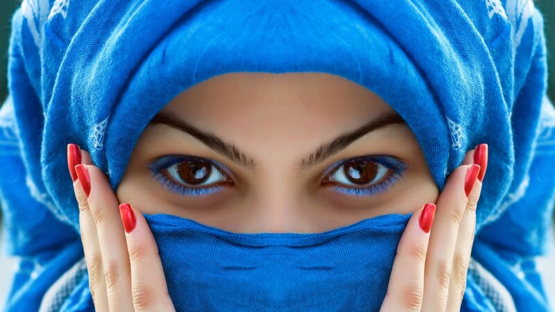woman in blue hijab