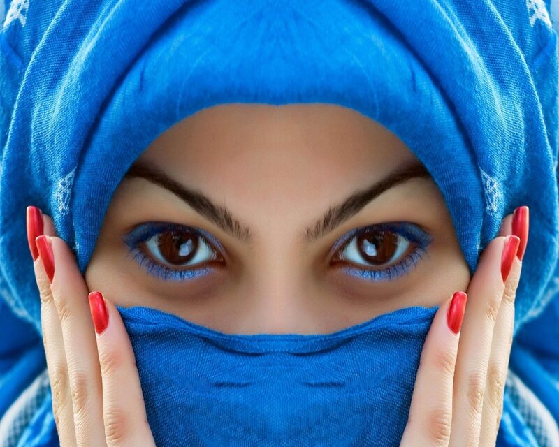 woman in blue hijab
