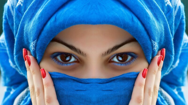 woman in blue hijab