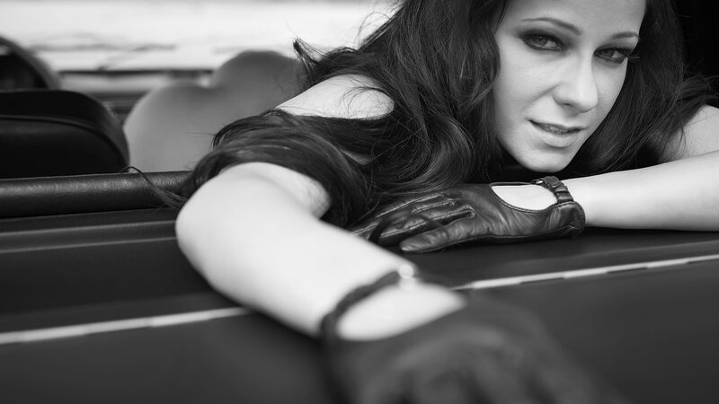 woman in car wearing gloves