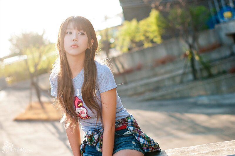 woman in casual clothes outdoors