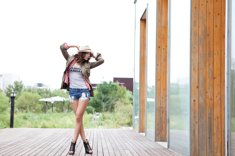 woman in casual outfit on deck