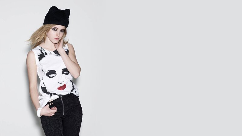 woman in cat hat and graphic tee