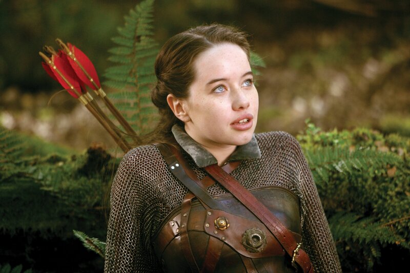 Woman in Chainmail Armor — Green